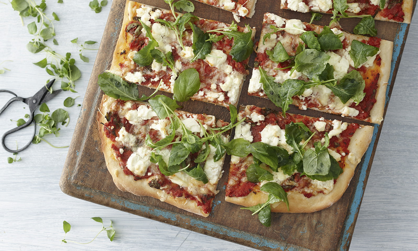 Italialainen rucolapizza tuorella oreganolla