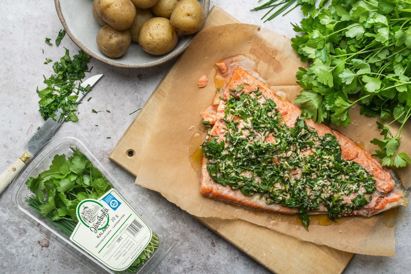 Yrtti-parmesan -lohi