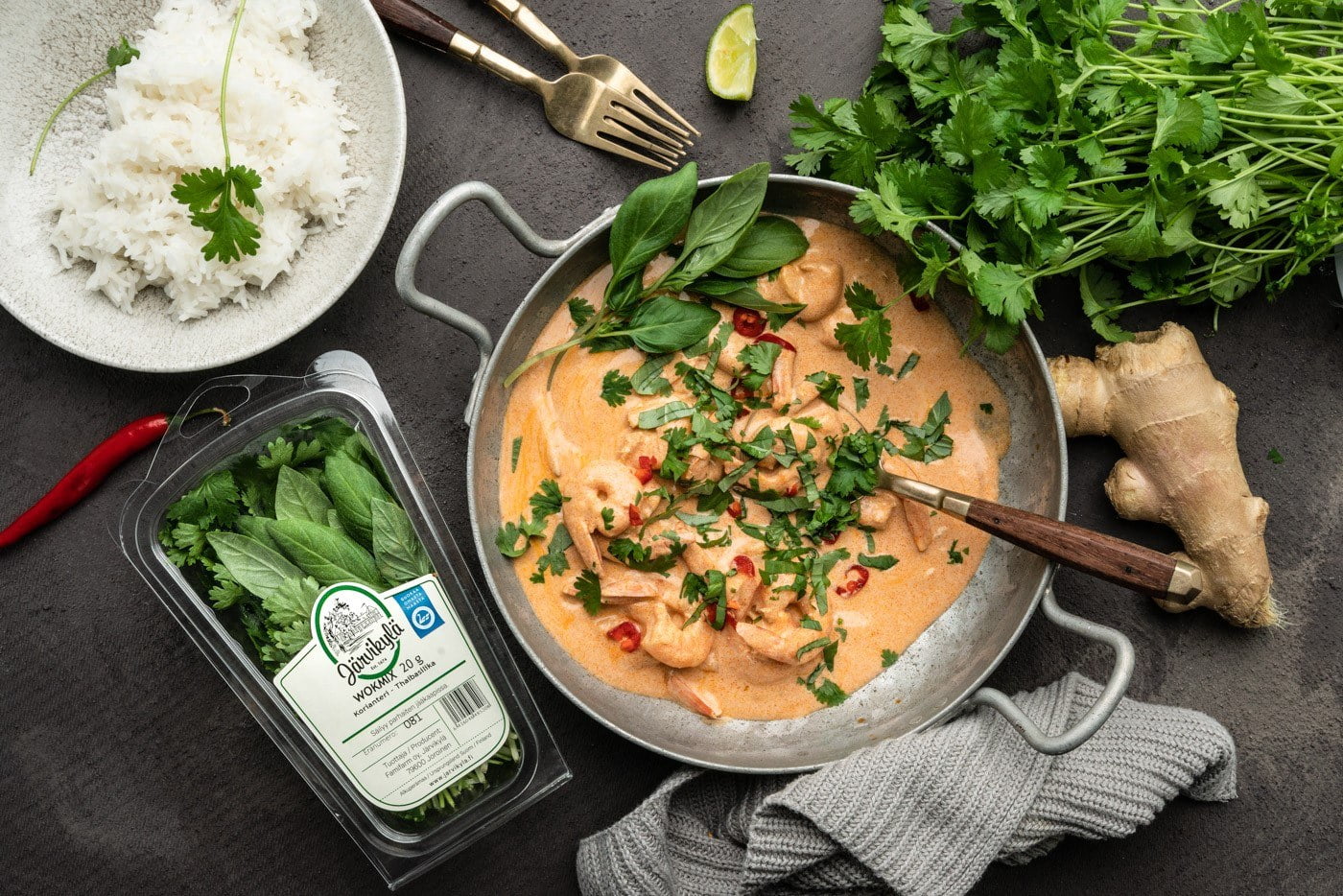 Red curry eli punainen curry jättiravuilla